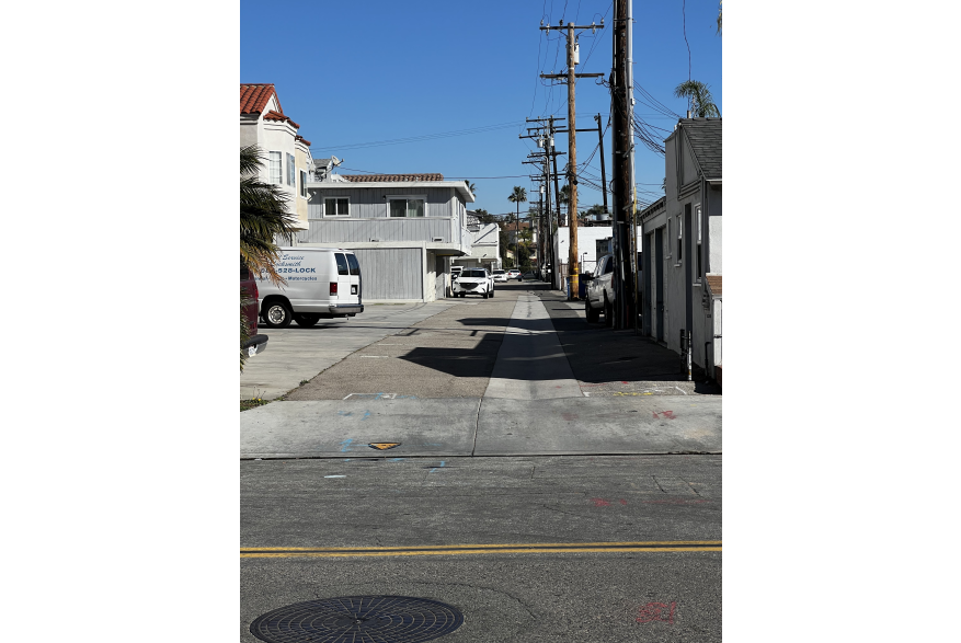 Back Alley Off Walnut Ave