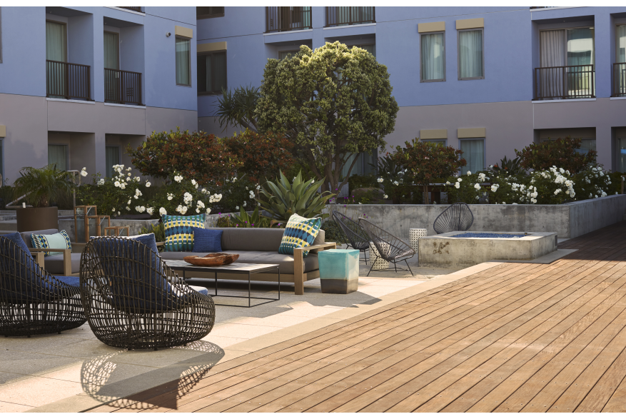 Kimpton Shorebreak Courtyard